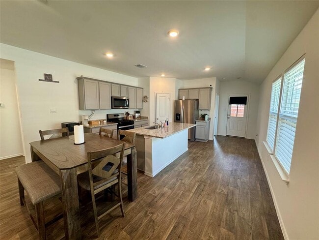 Building Photo - 120 Gerasa Dr