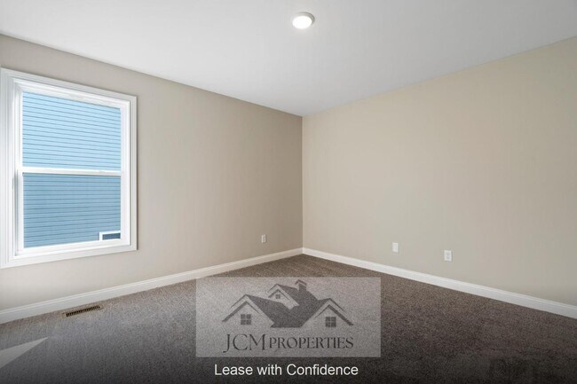 Building Photo - 916 Camden Ct