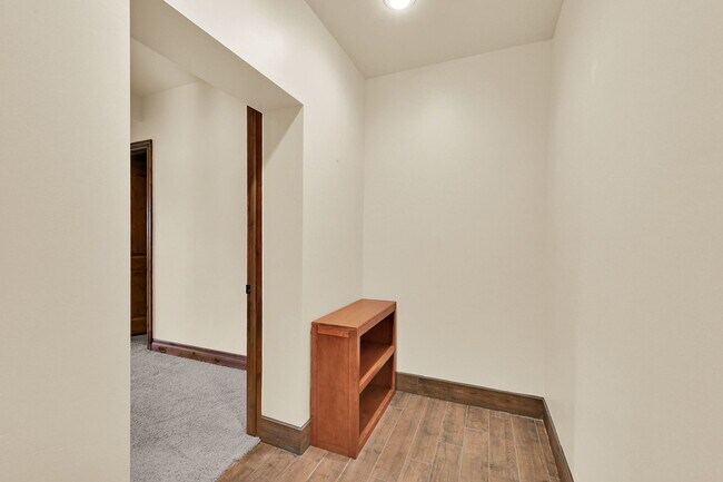 Building Photo - 3573 N Elkview Dr