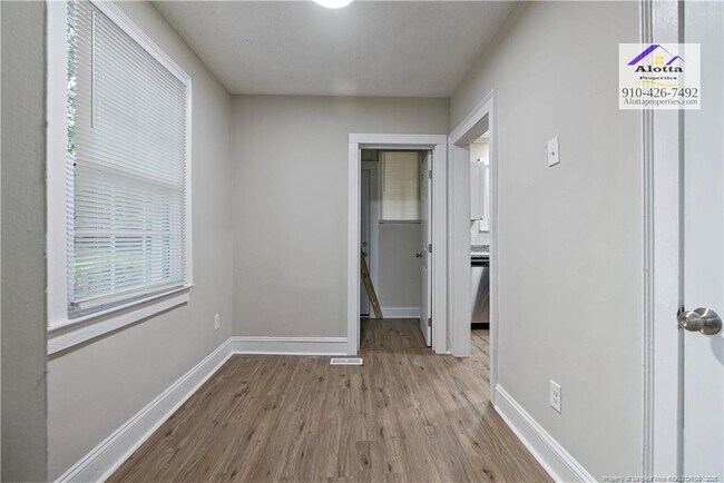 Building Photo - 207 S Windsor Dr