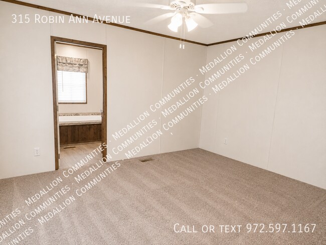 Building Photo - 315 Robin Ann Ave