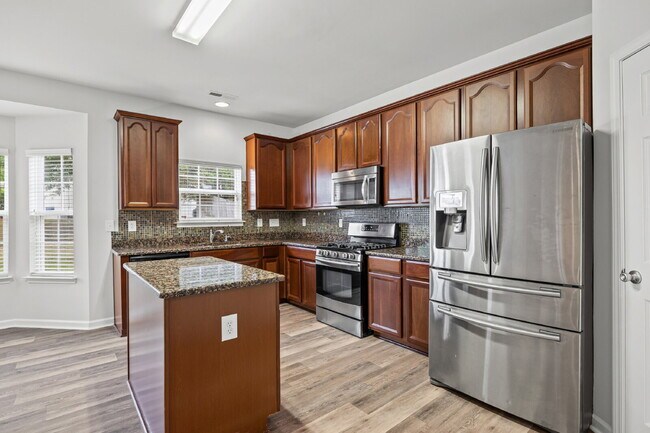 Building Photo - 4 bed/2.5 bath in Matthews - 1st Month's Rent only $1000!