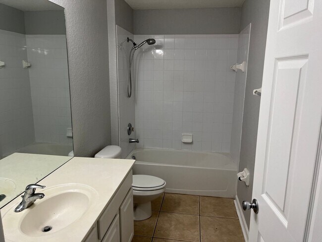 Building Photo - Spacious 4 Bedroom Home in Kissimmee, FL!