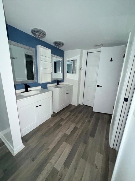 Building Photo - 5920 7th Ave W