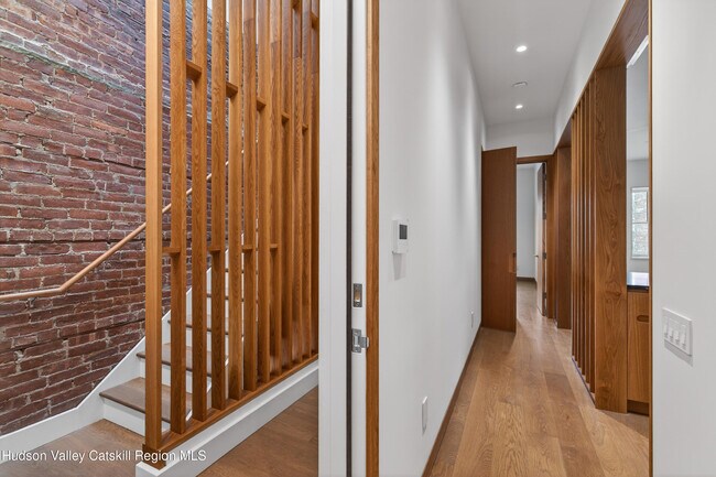 Building Photo - 316 Wall St