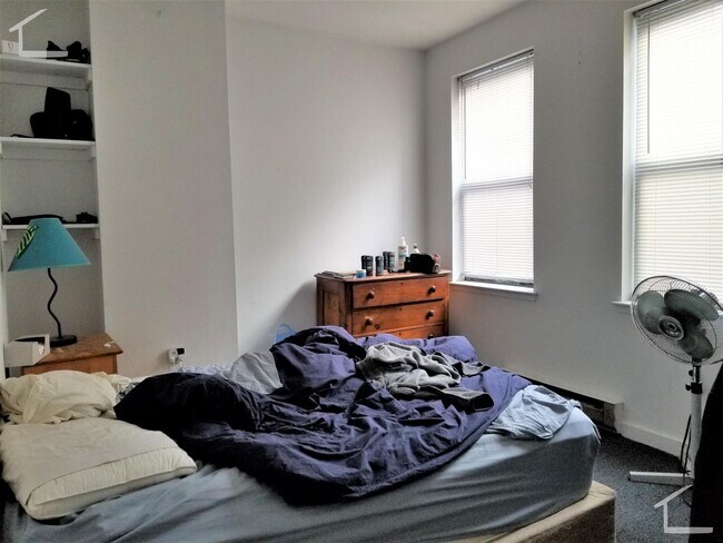 Building Photo - No Brokers Fee, Desirable Location Steps from NEU, Eat-in Kitchen Stainless Still appliances Good...