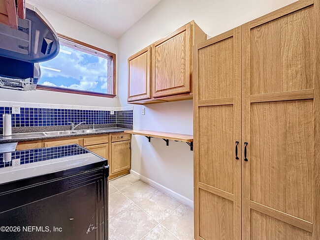 Building Photo - 138 E Duval St