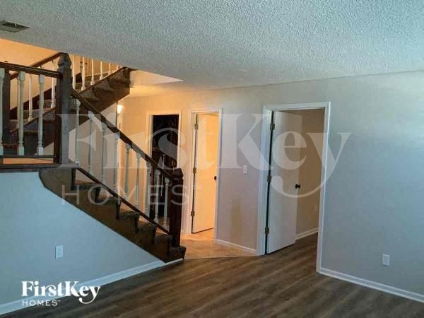 Building Photo - 13900 S Raintree Dr