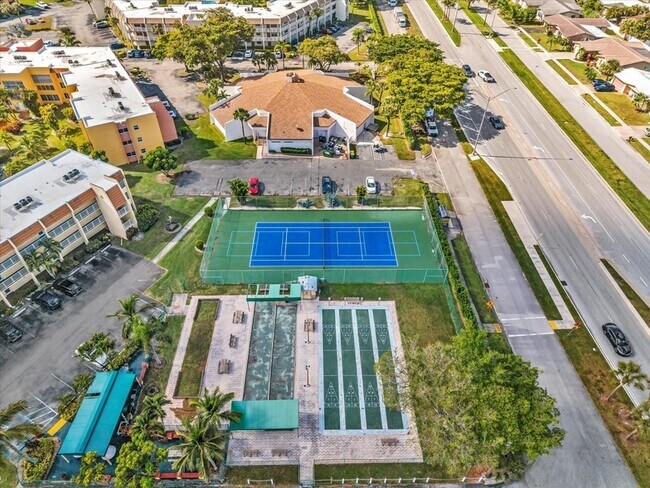 Building Photo - 6570 Royal Palm Blvd