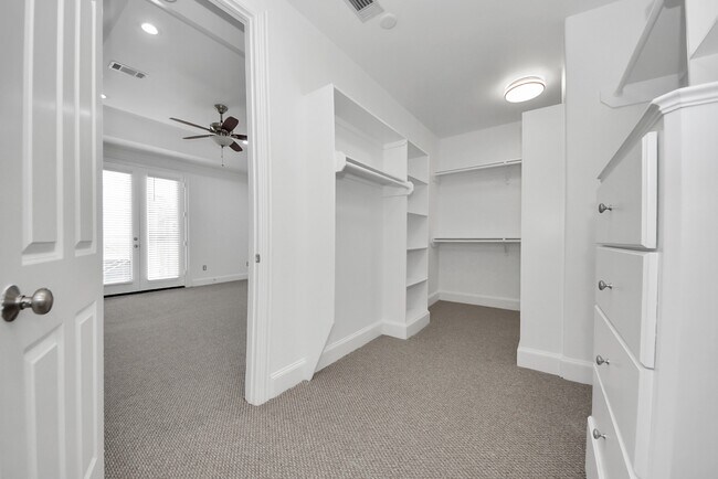 Building Photo - 2314 Dorrington St