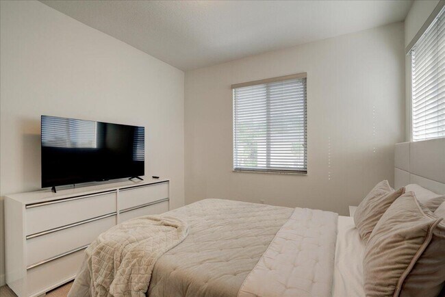 Building Photo - 1451 Pioneer Way