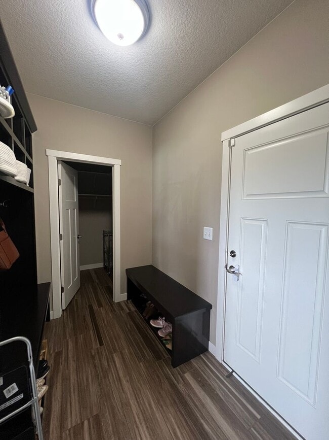 Building Photo - Beautiful 5-bed, 3.5-bath Single Family Home!