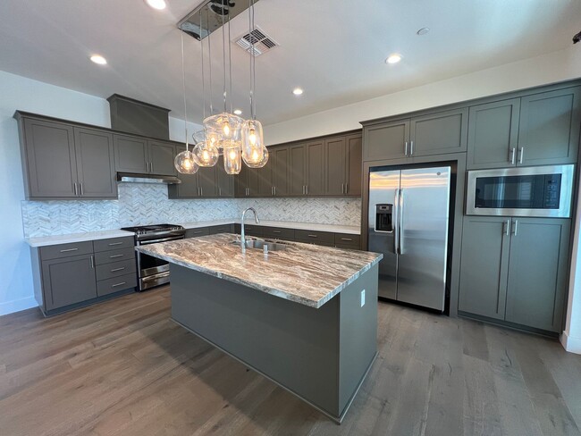 Building Photo - Downtown SJ SMART tri-level condo availabl...