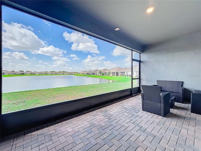 Building Photo - 5559 Trevesta Pl