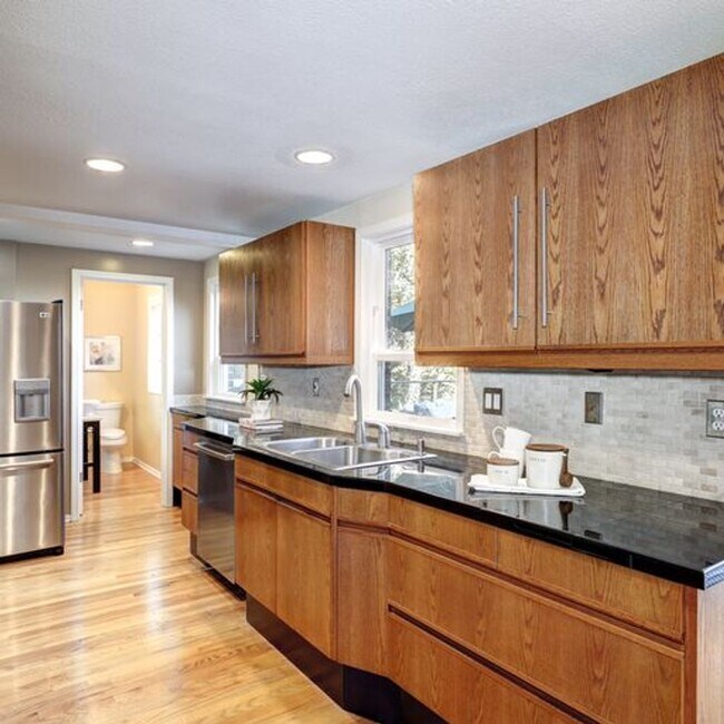 Building Photo - Beautiful 4 Bed, 3.5 Bath Rental home in S...