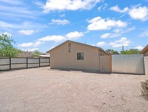 Building Photo - 1107 W Sonora St