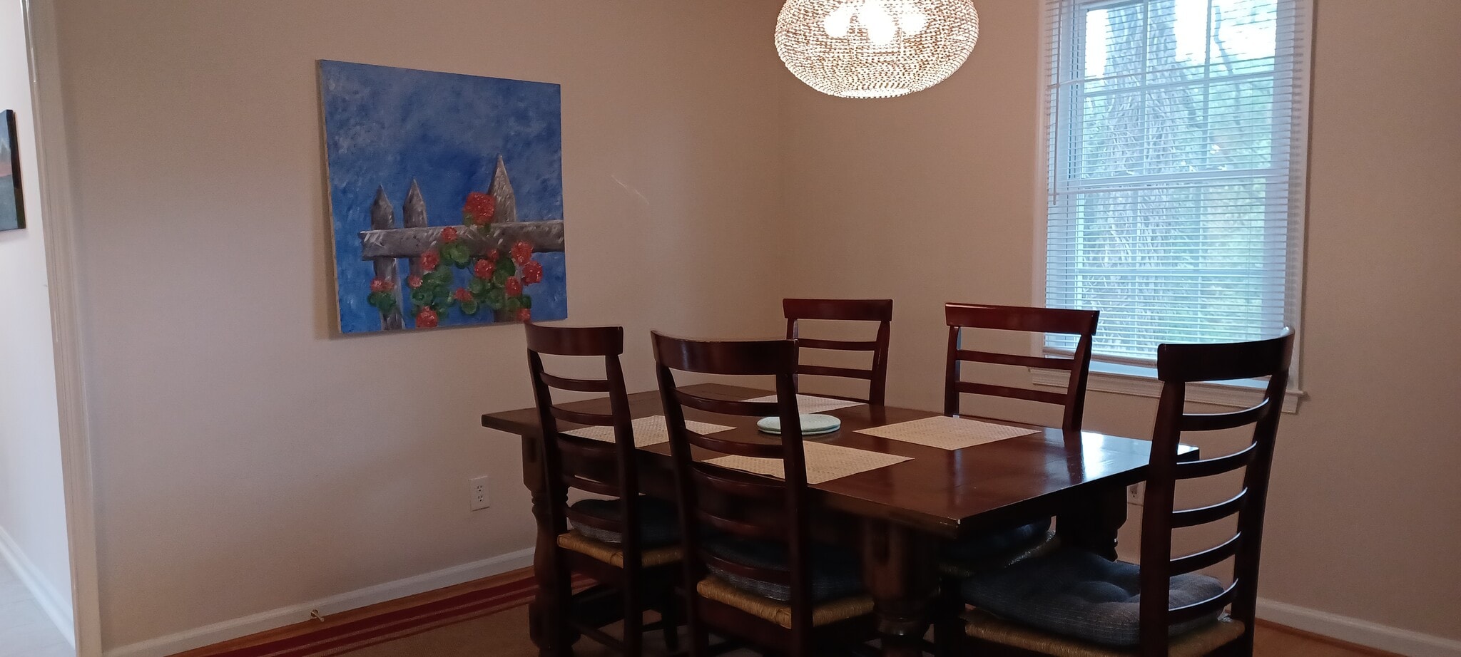 Full dining room seats 6 - 705 Elsom St