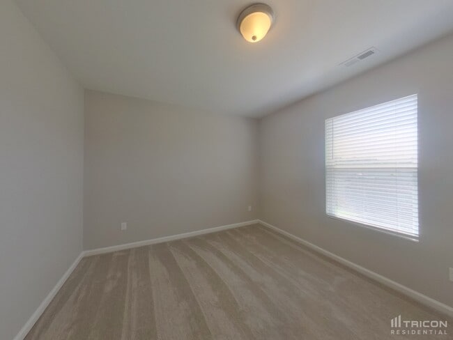 Building Photo - 4442 Vernon Cir SE
