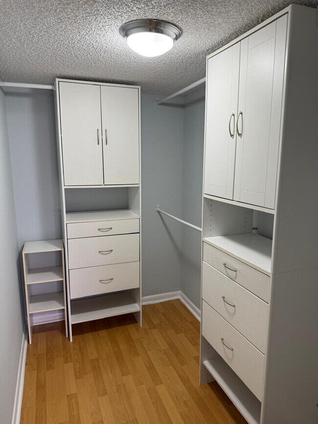 Building Photo - 2335 SW 22nd Ave