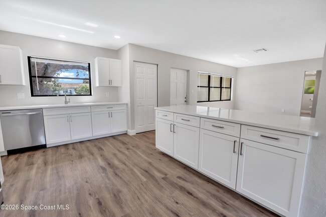 Building Photo - 644 Nida Dr