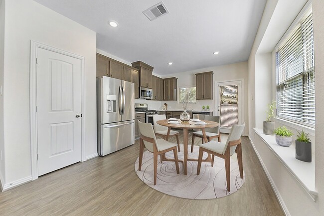 Building Photo - 115 Silver Sky St