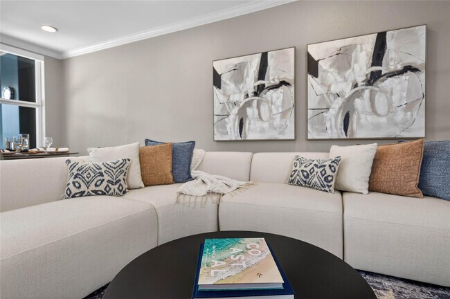 Building Photo - 1215 NE 1st St