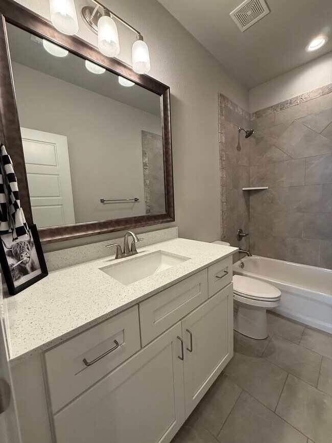 Building Photo - 3/2/2 GREAT NEIGHBORHOOD