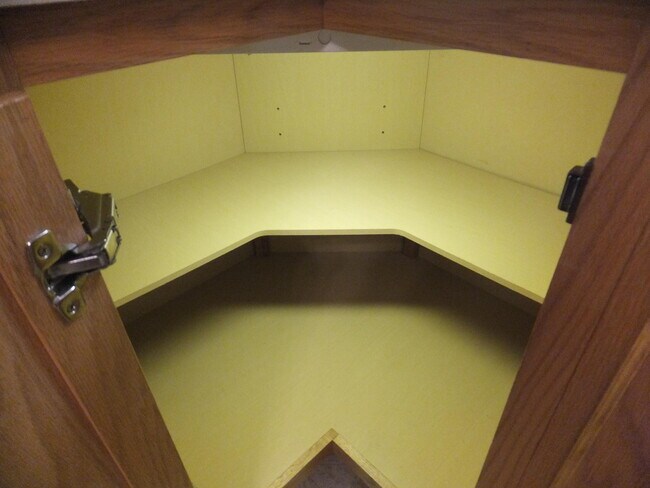 Building Photo - 214 Edgewood Dr