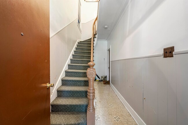 Building Photo - 816 20th St