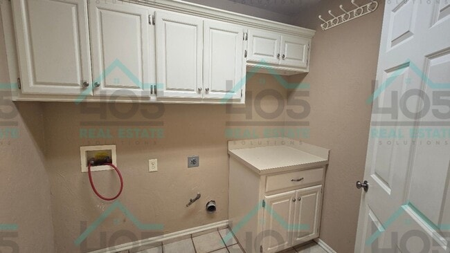 Building Photo - Lovley 4 Bedroom Plus an Office