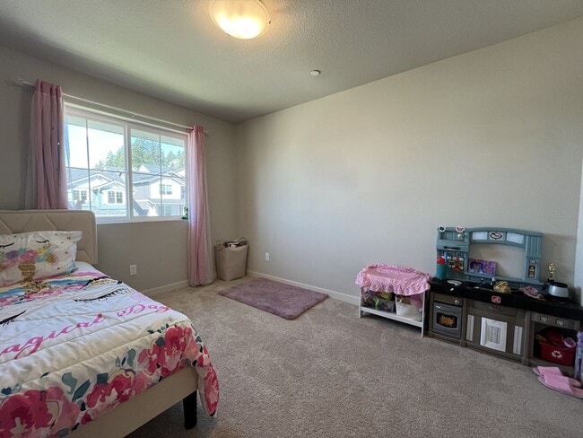 Building Photo - Spacious 5BR Home Near Mountainside High School with Loft, Balcony & Large Kitchen