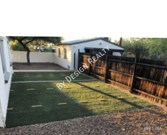 Building Photo - Blenman-Elm 4 Bed 2 Bath - Reserve NOW for March 2026 or Later