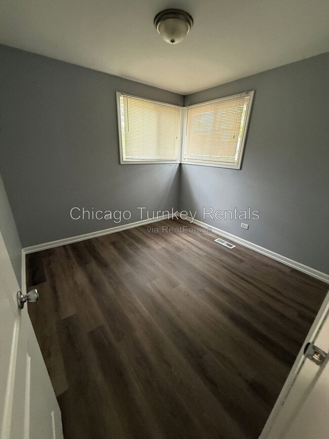 Building Photo - 14204 Woodlawn Ave