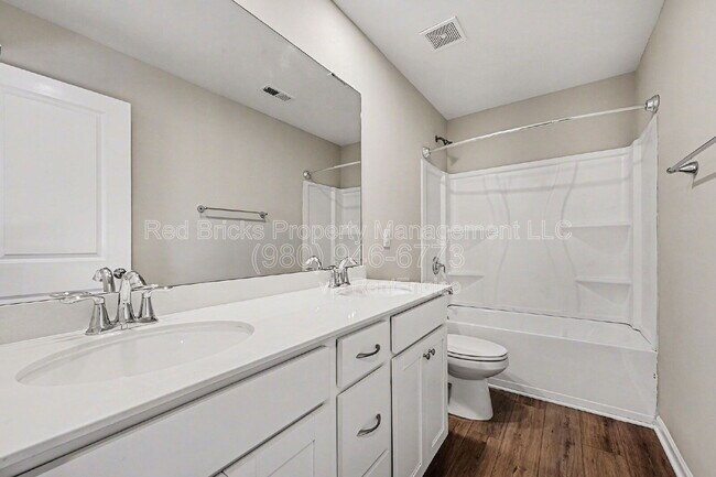 Building Photo - 435 Kennerly Center Dr