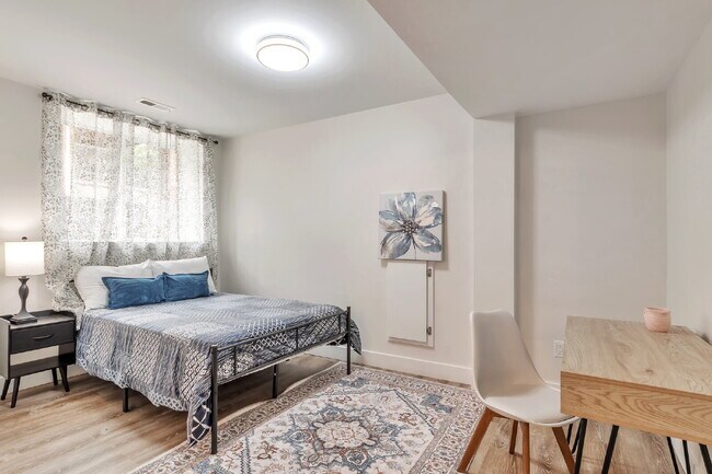Building Photo - Chic & Cozy 1-Bed Furnished Retreat in the Heart of Denver's Madrid District!
