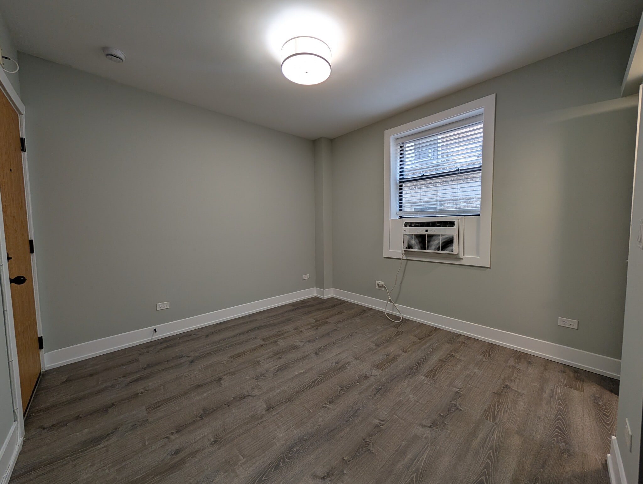 Building Photo - 503 W Belmont Ave