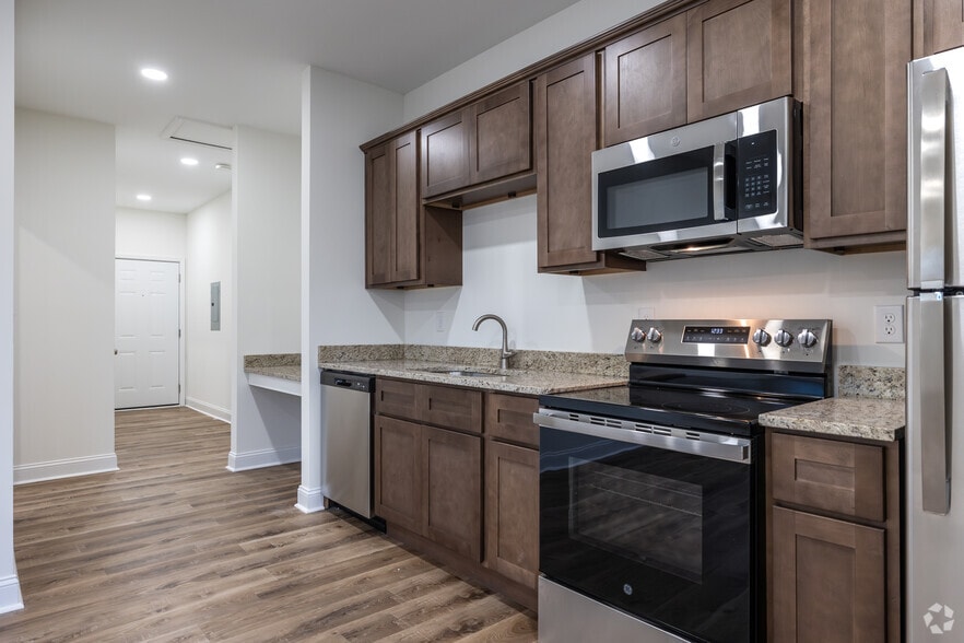 1BR, 1BA - 700SF - Kitchen - Georgetown Flats