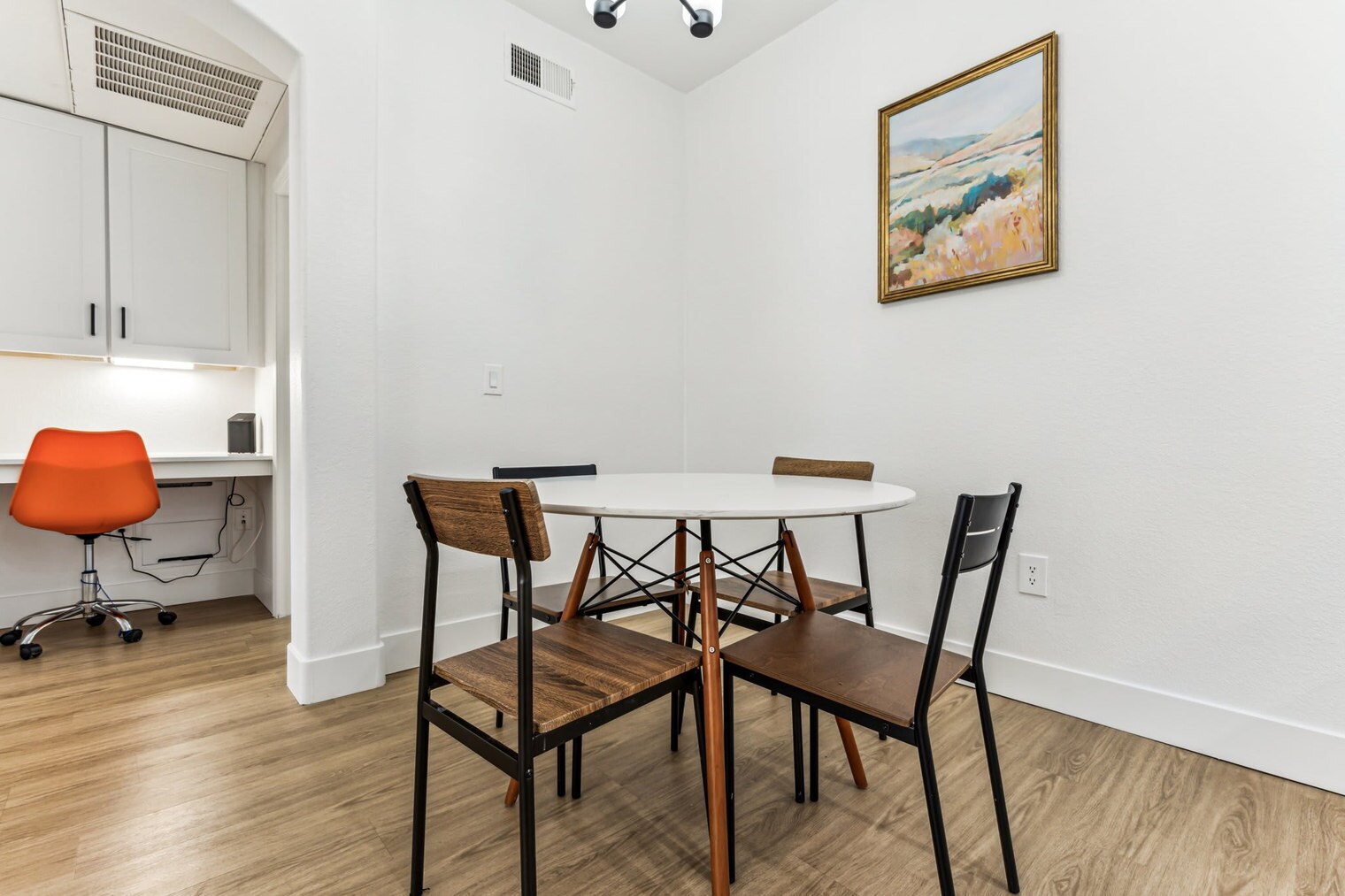 Building Photo - 9450 W Cabela Dr