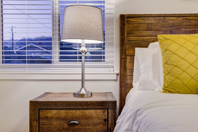 Building Photo - 672 Baden Ave