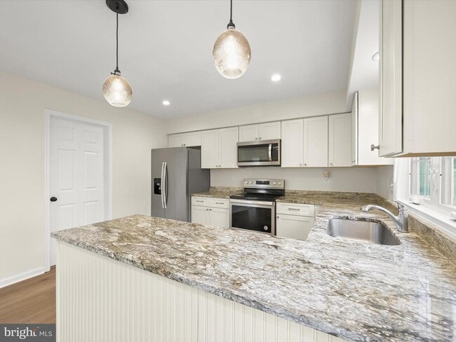 Building Photo - 8806 Admiral Dr