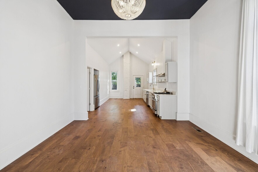 Building Photo - 911 S High St