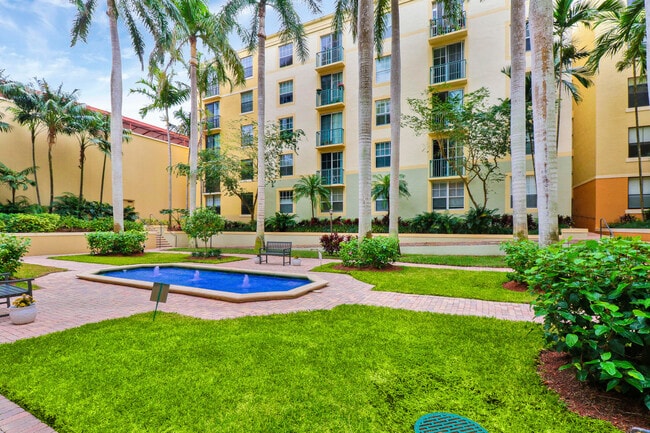 Building Photo - 630 S Sapodilla Ave