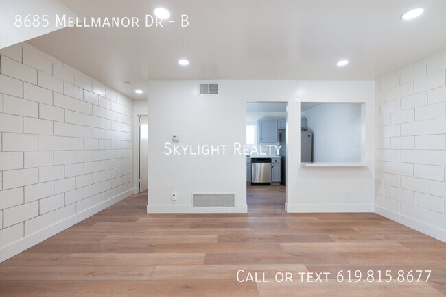 Building Photo - 8685 Mellmanor Dr
