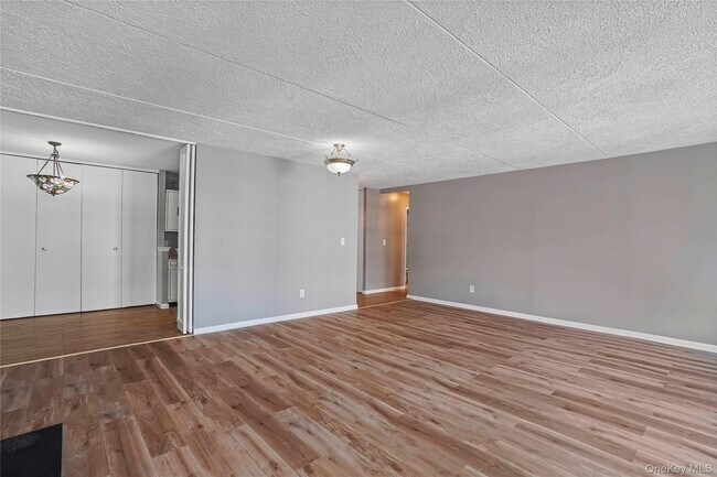 Building Photo - 200 High Point Dr
