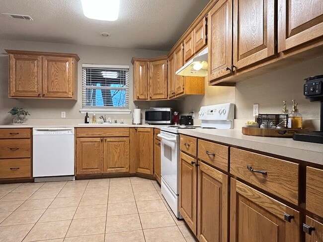 Building Photo - 2409 S Brandi Dr