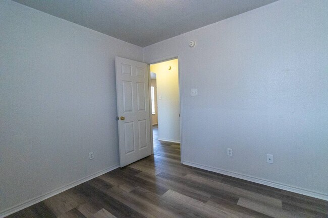 Building Photo - 3409 Toledo Dr