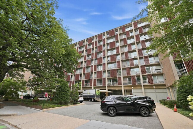 Building Photo - 800 4th St NW