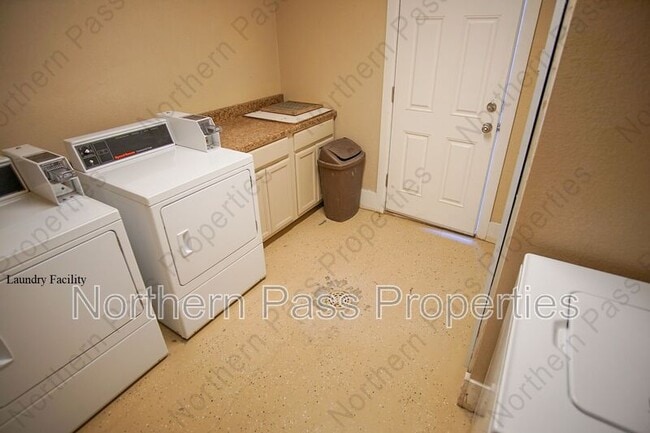 Building Photo - 8612 Lawson St