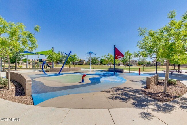 Building Photo - Beautiful 5 bedroom, 3 bathroom home in Surprise AZ
