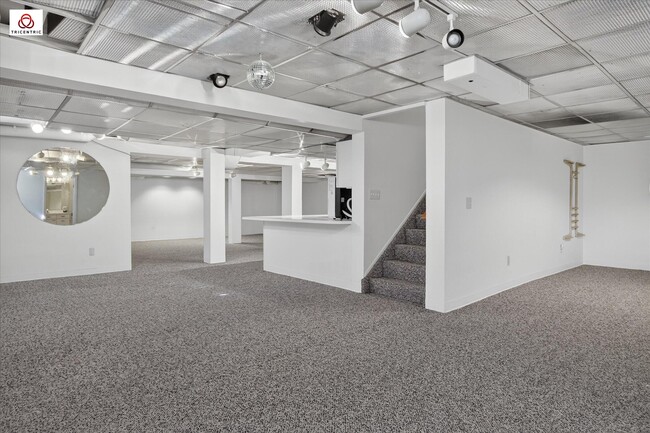 Building Photo - 1431 Provincial Dr